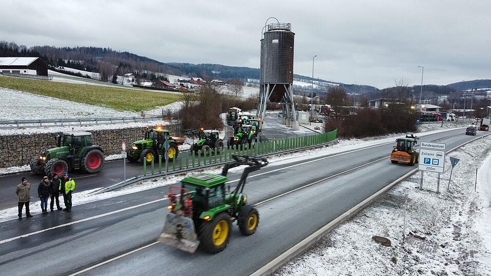 Traktorenprotest am Grenzübergang Furth im Wald.