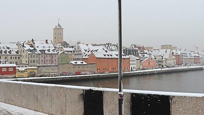 Die schwarzen Flecken tr&uuml;ben das winterliche Stadtbild.