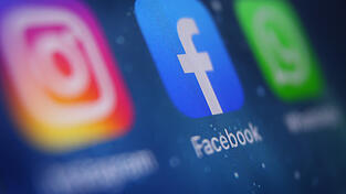 Vor allem junge Menschen können über Social-Media-Plattformen wie Instagram oder Tiktok durch Politiker erreicht werden. Vor allem junge Menschen können über Social-Media-Plattformen wie Instagram oder Tiktok durch Politiker erreicht werden.