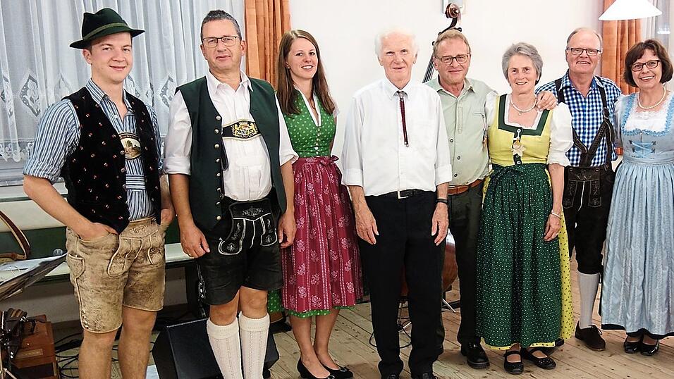 Die Gewinner der Ehrenamtskarten mit Inge und Konrad Fisch.