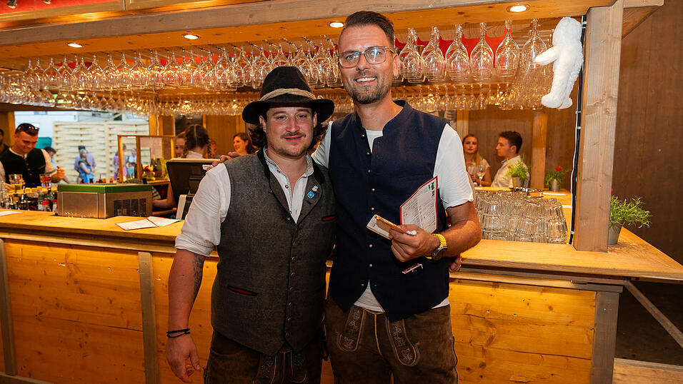 Die Partybilder vom Samstag, 19. August 2023, aus dem Festzelt Krönner. Die Partybilder vom Samstag, 19. August 2023, aus dem Festzelt Krönner.