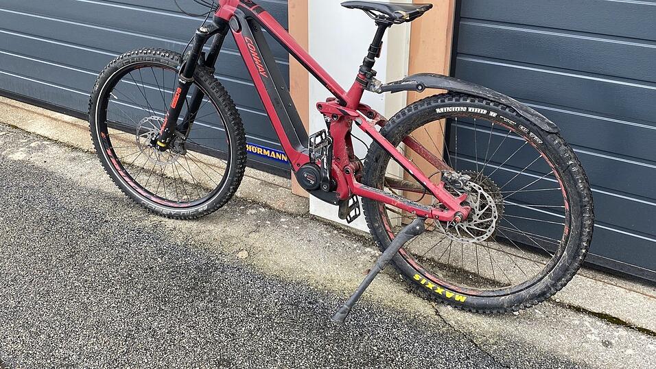 Der Eigentümer dieses Conway-E-Bikes wird gesucht. Der Eigentümer dieses Conway-E-Bikes wird gesucht.