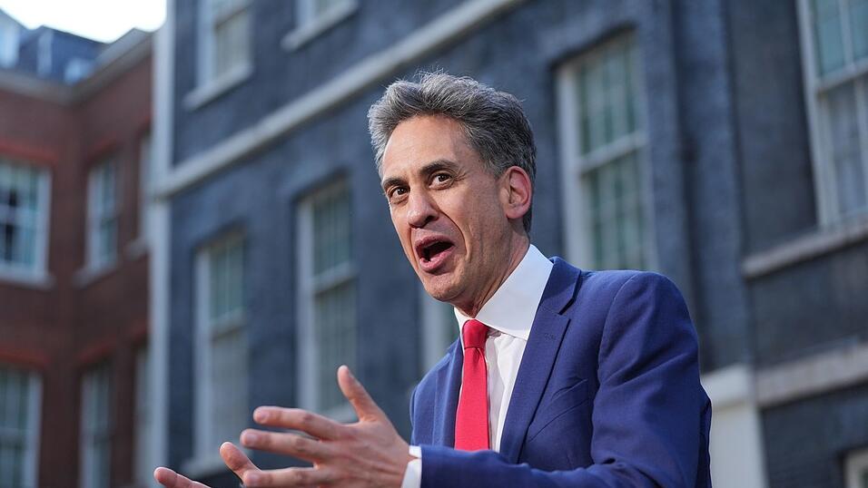 Ed Miliband ist neuer Außenminister. Ed Miliband ist neuer Außenminister.