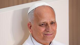 Papst Leo XIV. hat sich am ersten Tag seines einwöchigen Spanien-Besuchs für Frieden, Ausgleich und Dialog ausgesprochen. Papst Leo XIV. hat sich am ersten Tag seines einwöchigen Spanien-Besuchs für Frieden, Ausgleich und Dialog ausgesprochen.