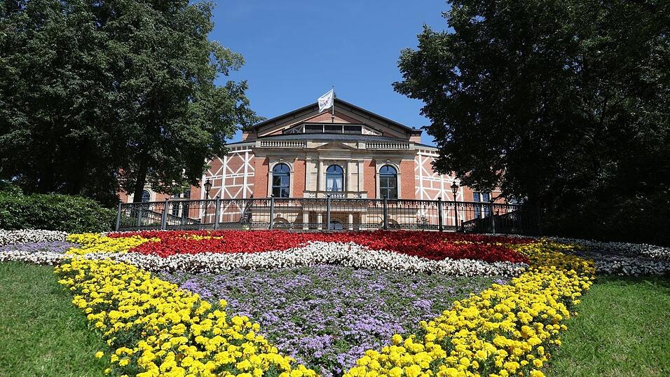 Die Bayreuther Festspiele starten mit der 9. Symphonie von Ludwig van Beethoven ins 150. Jubiläum. Die Bayreuther Festspiele starten mit der 9. Symphonie von Ludwig van Beethoven ins 150. Jubiläum.