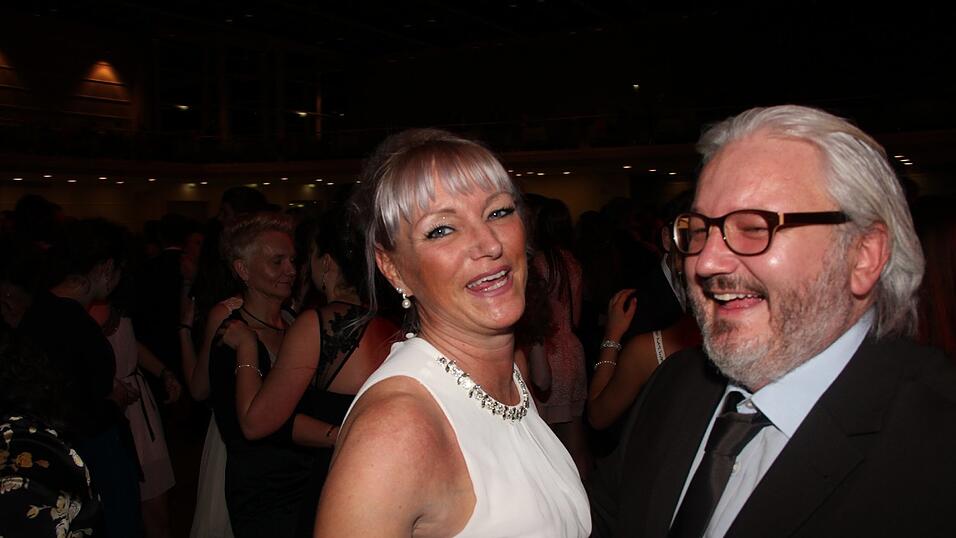 Die Bilder vom Abschlussball der Tanzschule Seidel in der Fraunhofer-Halle am 28. November. Die Bilder vom Abschlussball der Tanzschule Seidel in der Fraunhofer-Halle am 28. November.