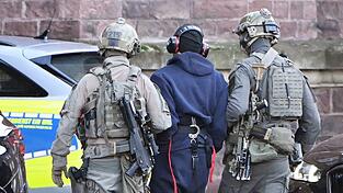 Die Bundesanwaltschaft wirft ihm verfassungsfeindliche Sabotage vor. Die Bundesanwaltschaft wirft ihm verfassungsfeindliche Sabotage vor.