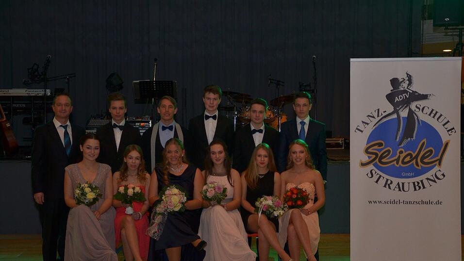 Die Bilder vom Abschlussball der Tanzschule Seidel in der Fraunhofer-Halle am 28. November. Die Bilder vom Abschlussball der Tanzschule Seidel in der Fraunhofer-Halle am 28. November.