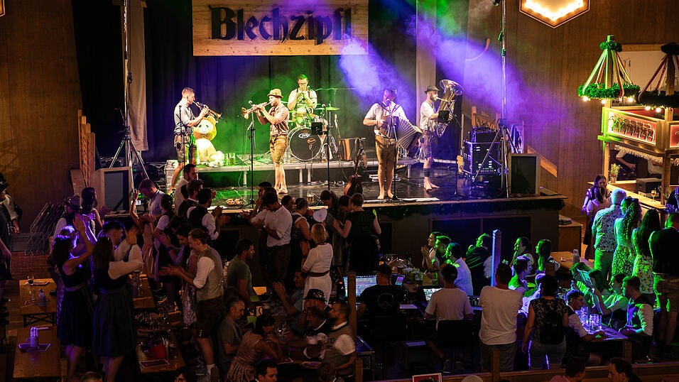 Die Partybilder vom Donnerstag, 14. August, aus dem Festzelt Krönner. Die Partybilder vom Donnerstag, 14. August, aus dem Festzelt Krönner.