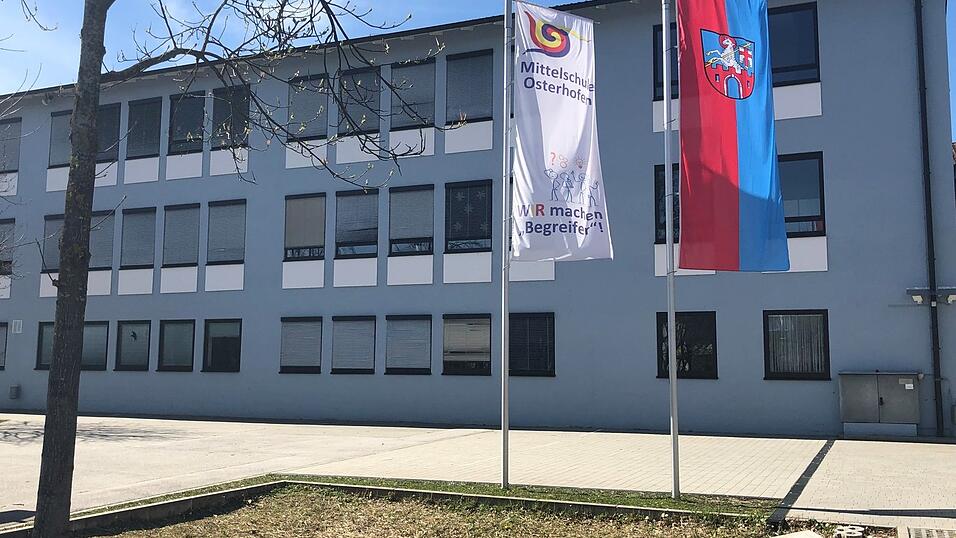 Der Schulverband hat den Haushaltsplan der Mittelschule einstimmig beschlossen. Der Schulverband hat den Haushaltsplan der Mittelschule einstimmig beschlossen.