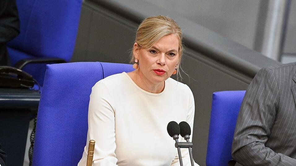 Bundestagspräsidentin Klöckner will die Arbeit des Parlaments künftig auch auf Tiktok vorstellen. (Archivbild) Bundestagspräsidentin Klöckner will die Arbeit des Parlaments künftig auch auf Tiktok vorstellen. (Archivbild)