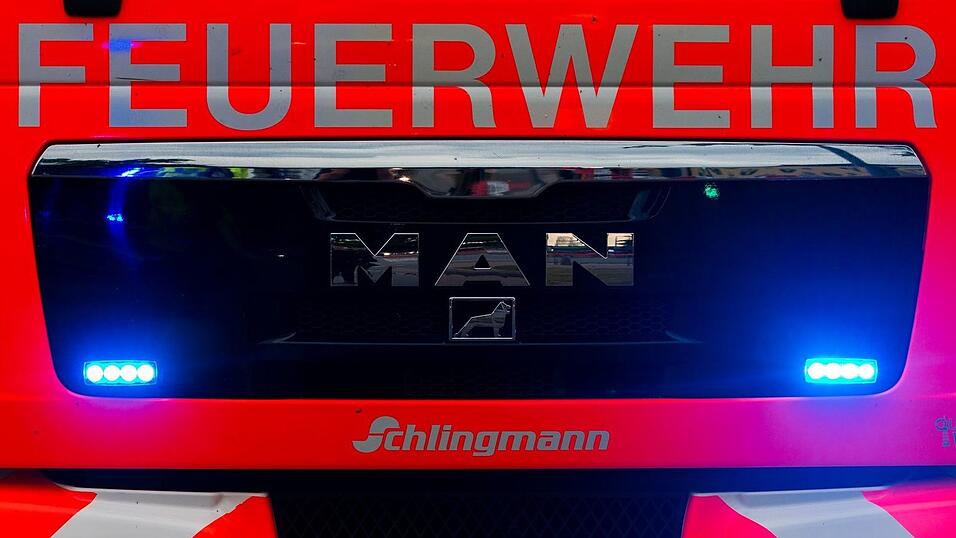 Das Feuer brach in einer Maschinenhalle aus. (Symbolbild) Das Feuer brach in einer Maschinenhalle aus. (Symbolbild)