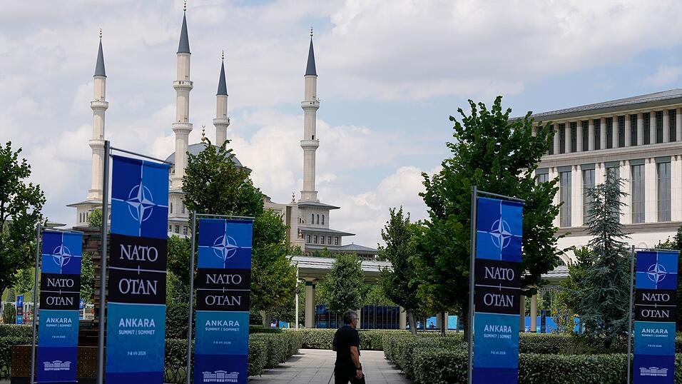Die Türkei richtet den Nato-Gipfel in ihrer Hauptstadt Ankara aus. Die Türkei richtet den Nato-Gipfel in ihrer Hauptstadt Ankara aus.