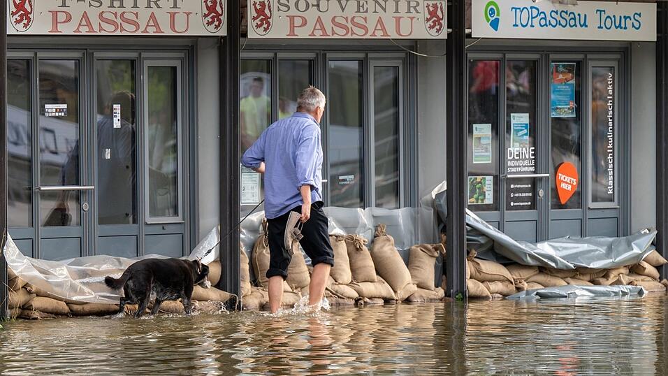 In Passau bleibt die Hochwasserlage angespannt. In Passau bleibt die Hochwasserlage angespannt.