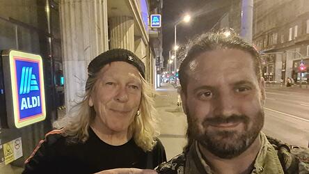 Selfie mit Gitarrist Janick Gers in Budapest.