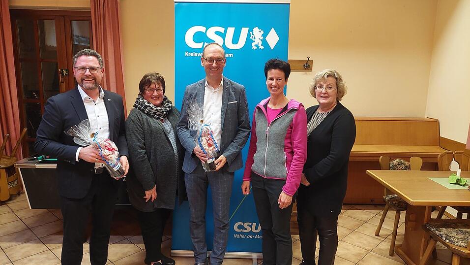 Ein informativer Abend mit (von links): CSU-MdL Dr. Gerhard Hopp, Angela Prasch von der FU-Führung, MdL Bernhard Seidenath, Organisatorin Daniela Senft und Brigitte Bohmann von der FU-Vorstandschaft.