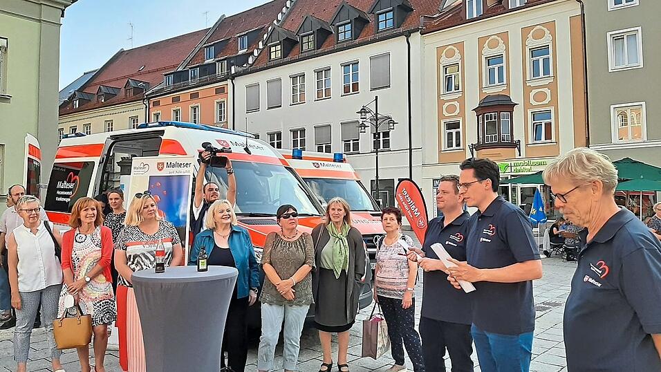 Ulrich Weniger (v. r.), OB Dr. Christian Moser und Josef Kandler informierten über das Projekt. Ulrich Weniger (v. r.), OB Dr. Christian Moser und Josef Kandler informierten über das Projekt.
