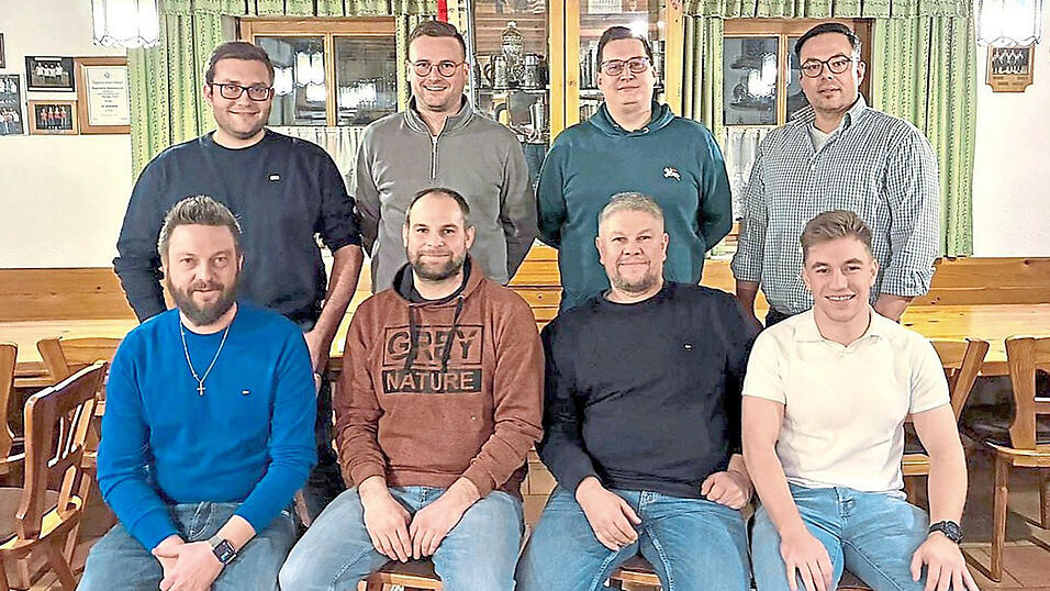 Die neugewählte Vorstandschaft des Pils-Clubs Sünching. Der Verein wurde 50 Jahre nach seiner Erstgründung wiedergegründet. Die neugewählte Vorstandschaft des Pils-Clubs Sünching. Der Verein wurde 50 Jahre nach seiner Erstgründung wiedergegründet.