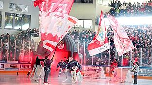 Bei den Derbys gegen Rosenheim geht es auf dem Eis heiß her. Und nicht nur dort. Foto: Christine Vinçon