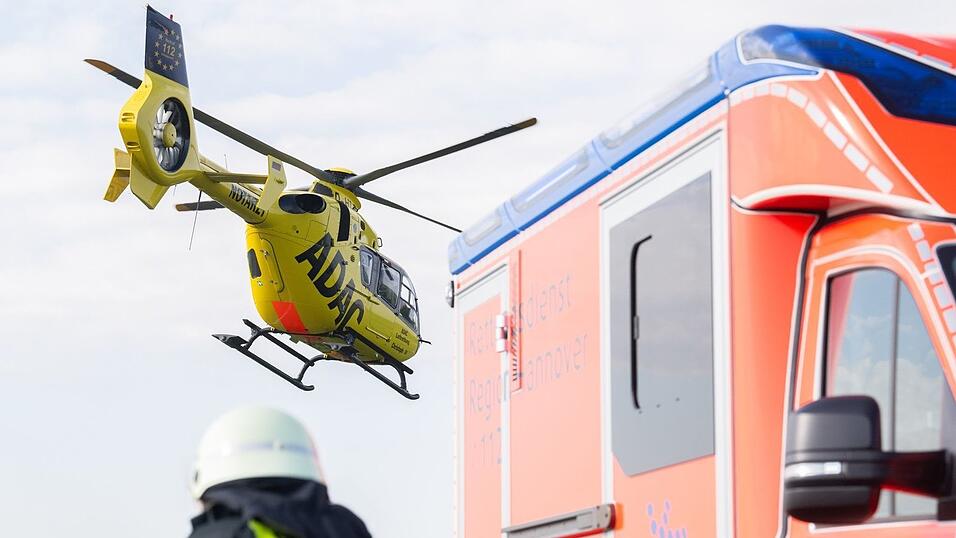Die Mutter und die Tochter kommen mit schweren Verletzungen in ein Krankenhaus. (Symbolbild) Die Mutter und die Tochter kommen mit schweren Verletzungen in ein Krankenhaus. (Symbolbild)