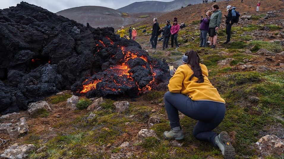 Die Insel mit ihren aktiven Vulkanen zieht jedes Jahr viele Touristen an. Hauptwirtschaftszweig ist aber die Fischerei. (Archivbild) Die Insel mit ihren aktiven Vulkanen zieht jedes Jahr viele Touristen an. Hauptwirtschaftszweig ist aber die Fischerei. (Archivbild)