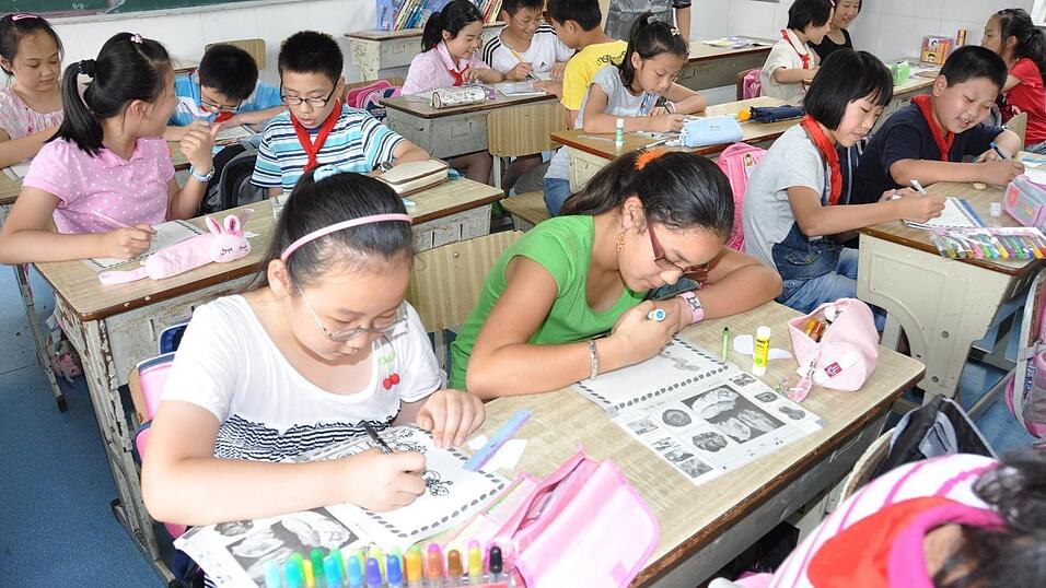 Stefanie Maier hat ihre Oma in China besucht. Bei der Gelegenheit ist sie eine Woche auf eine chinesische Grundschule gegangen.