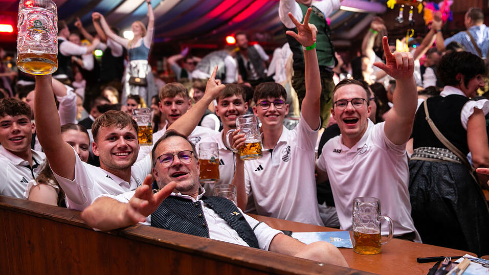 Die Partybilder vom Samstag, 9. August, aus dem Festzelt Wenisch. Die Partybilder vom Samstag, 9. August, aus dem Festzelt Wenisch.