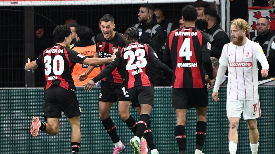 Schicks Rekordtor lässt Leverkusen zum 2:1 jubeln. Schicks Rekordtor lässt Leverkusen zum 2:1 jubeln.