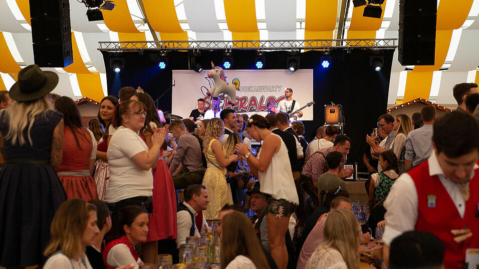 Die Partybilder von Freitag, 19. August 2022, aus dem Festzelt Nothaft.