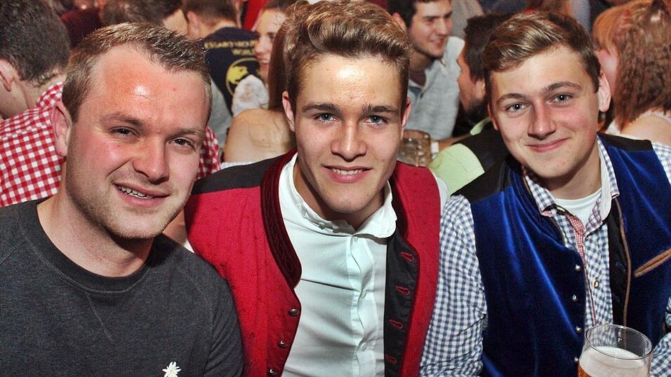 Die besten Bilder vom Wein- und Wei&szlig;bierfest des Burschenvereins Arth und der M&auml;dchengruppe.