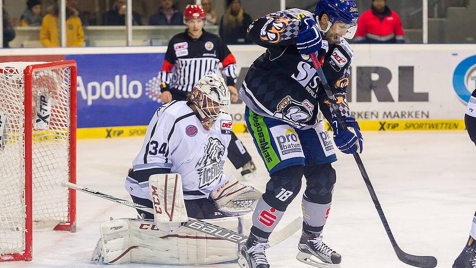 Gegen die anderen Tiger aus Nürnberg verloren die Straubinger mit 1:2 nach Verlängerung. Gegen die anderen Tiger aus Nürnberg verloren die Straubinger mit 1:2 nach Verlängerung.