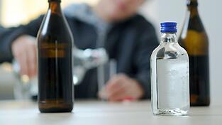 Wer sich Sorgen um seinen Alkoholkonsum macht, sollte sich auf dem Internetauftritt der Bundeszentrale für gesundheitliche Aufklärung informieren. Wer sich Sorgen um seinen Alkoholkonsum macht, sollte sich auf dem Internetauftritt der Bundeszentrale für gesundheitliche Aufklärung informieren.