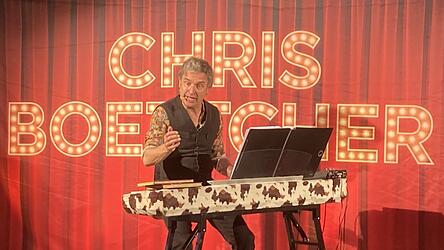 Chris Boettcher rockte die Dorfhausbühne.