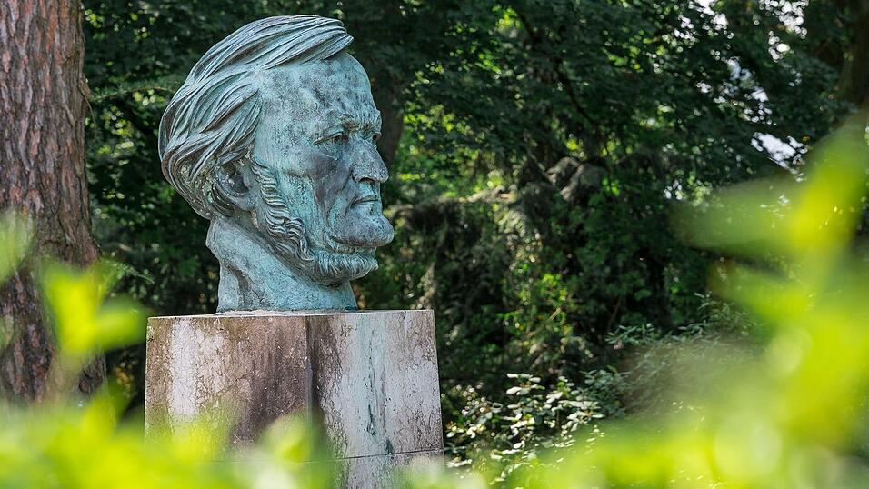 Die Büste von Richard Wagner des Bildhauers Arno Breker (1900-1991) am Grünen Hügel in Bayreuth. (Archivbild)
