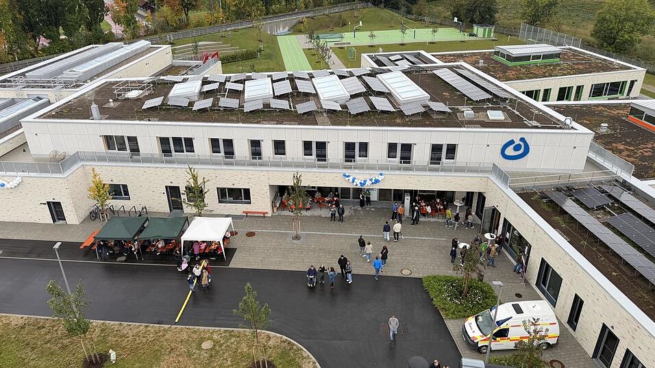 Beeindruckender Blick von oben: So groß ist das Förderzentrum der Lebenshilfe. Beeindruckender Blick von oben: So groß ist das Förderzentrum der Lebenshilfe.