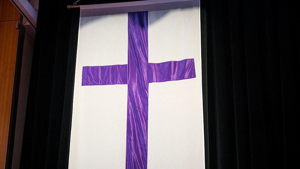 Die Fahne der evangelischen Kirche in Deutschland. (Symbolbild)