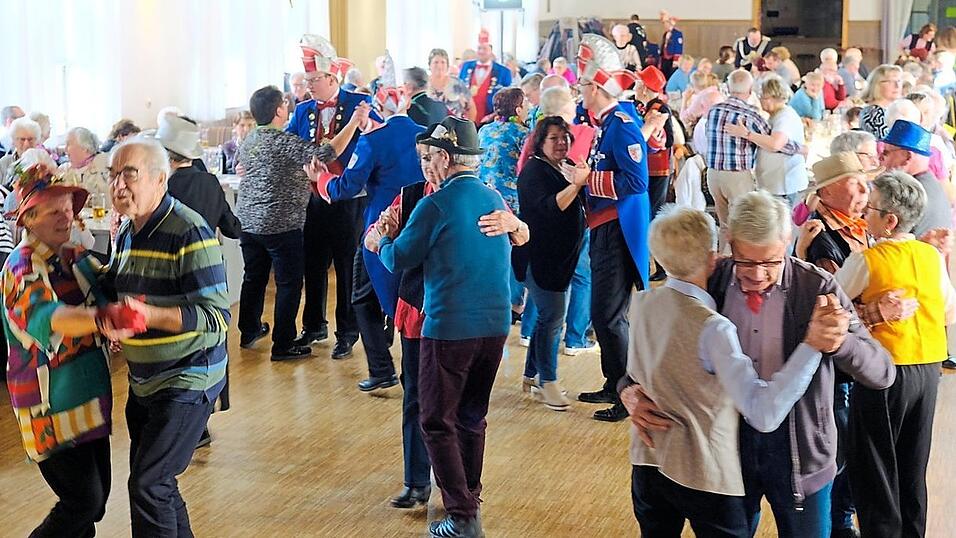 Gut gefüllt war während des gesamten 'Balls der Junggebliebenen' die Tanzfläche im Saal des Gasthofs Köck.
