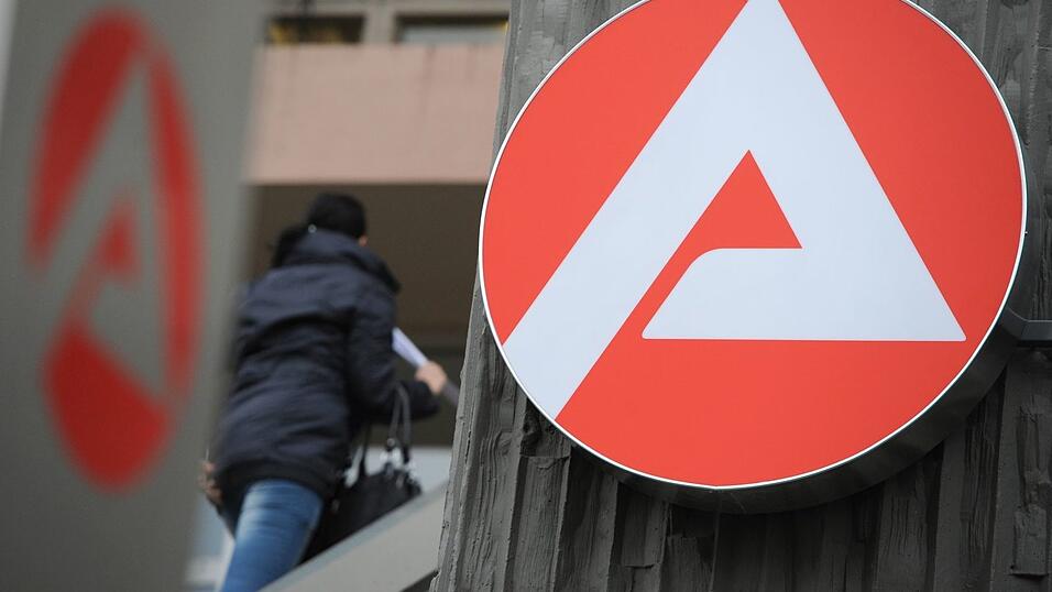Frauen in Bayern arbeiteten seltener in Vollzeit als Männer. (Symbolbild) Frauen in Bayern arbeiteten seltener in Vollzeit als Männer. (Symbolbild)