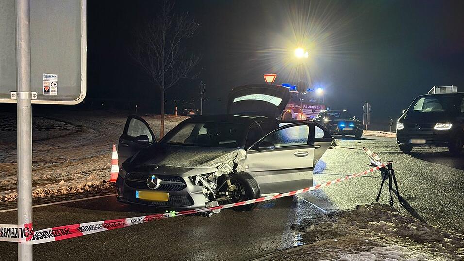Ein Unfall  beendete die 20 Kilometer lange Verfolgungsfahrt. (Archivbild)