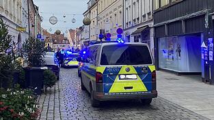 An dem Einsatz in der Straubinger Innenstadt waren mehre Einsatzfahrzeuge beteiligt.