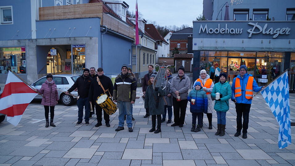 Am Freitagabend positionierten sich die Muusiker zum Start ihrer 'Tour' zunächst am Unteren Stadtplatz.