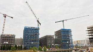 Zu viele Normen machten das Bauen in Deutschland zu kompliziert und teuer, kritisieren zwei Bauforschungsinstitute. (Archivbild) Zu viele Normen machten das Bauen in Deutschland zu kompliziert und teuer, kritisieren zwei Bauforschungsinstitute. (Archivbild)