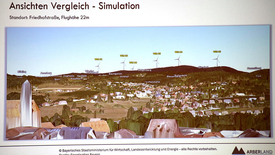 Blick von Viechtach aus, links die Kirche: Sechs Windr&auml;der mit 180 Meter Nabenh&ouml;he am Weigelsberg