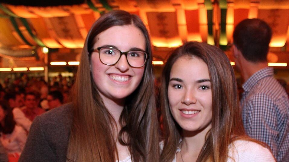 Die Fr&uuml;hjahrsdult 2017 in Landshut neigt sich dem Ende entgegen. Grund genug, noch einmal richtig in den Bierzelten zu feiern - abgerundet vom traditionellen Feuerwerk.