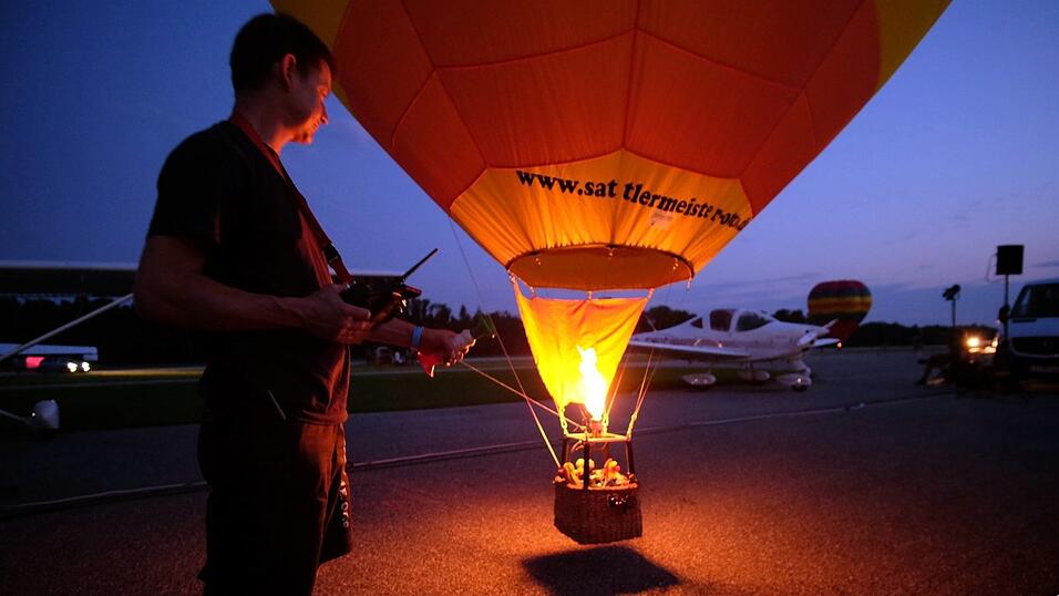 Das Ballontreffen am Flugplatz-Ellermühle bei Landshut begann am Freitag.