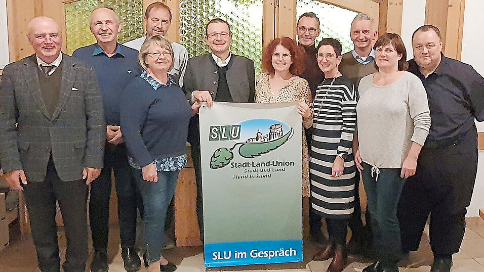 Der neue Kreisvorstand der Stadt-Land-Union (v.l.): Josef Reiser, Franz Stieglmaier, Josef Rummel, Rita Schultes, Andreas Fischer, Bettina Danner, Winfried Stark, Evi Marxreiter, Gernot Seefelder, Ulrike Wurmdobler und Thomas Zachmayer. Der neue Kreisvorstand der Stadt-Land-Union (v.l.): Josef Reiser, Franz Stieglmaier, Josef Rummel, Rita Schultes, Andreas Fischer, Bettina Danner, Winfried Stark, Evi Marxreiter, Gernot Seefelder, Ulrike Wurmdobler und Thomas Zachmayer.