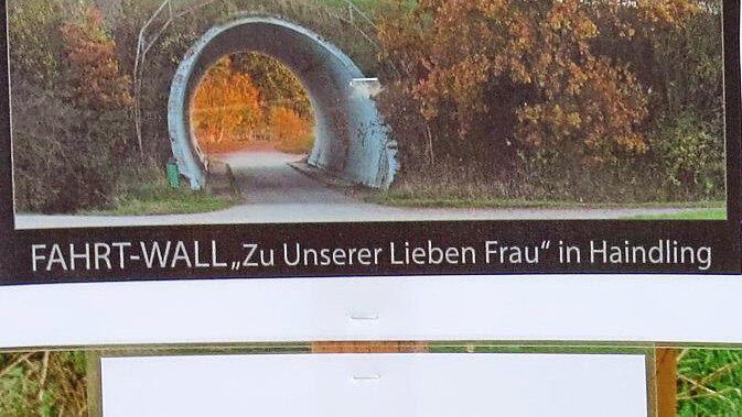 Auf diesem Schild werden die Dimensionen des Straßenbauprojektes vor Augen geführt. Auf diesem Schild werden die Dimensionen des Straßenbauprojektes vor Augen geführt.