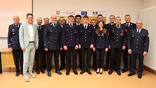 Mehrere Aktive wurden bef&ouml;rdert oder ob deren langj&auml;hriger Dienstzeit ausgezeichnet.