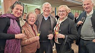 Bei einem Gläschen Sekt konnten sich die Besucher auf den Hörgenuss einstimmen. Bei einem Gläschen Sekt konnten sich die Besucher auf den Hörgenuss einstimmen.