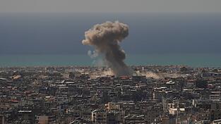 Israel hat die Angriffe in Beiruts Vororten seit einer offiziellen Waffenruhe im April eigentlich reduziert. (Archivbild) Israel hat die Angriffe in Beiruts Vororten seit einer offiziellen Waffenruhe im April eigentlich reduziert. (Archivbild)